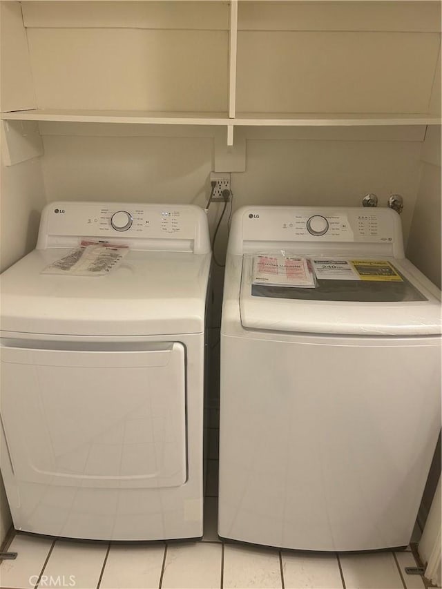 clothes washing area featuring laundry area and washing machine and dryer