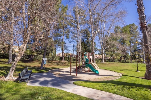 25214 Steinbeck Ave Unit G, Stevenson Ranch, CA 91381 - community play area with a yard