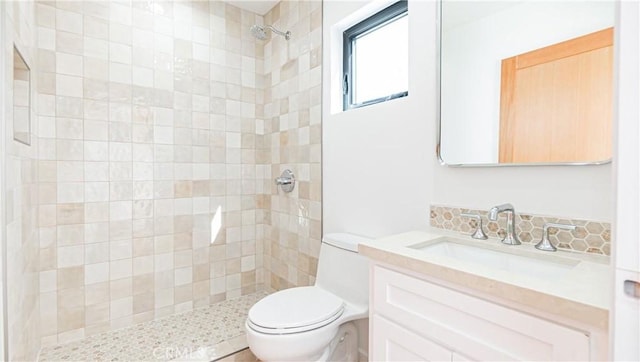 6652 Hough St, Los Angeles, CA 90042 - full bath featuring toilet, tiled shower, and vanity