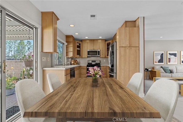 dining area featuring visible vents and recessed lighting