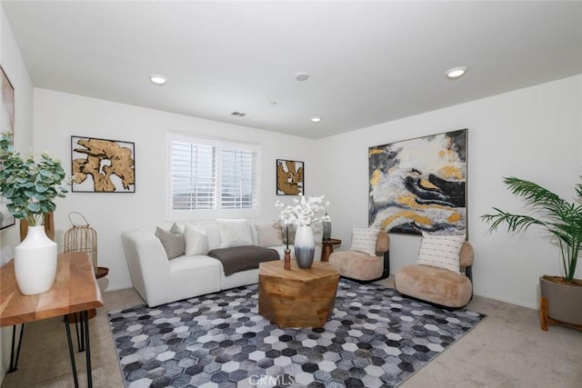 living room with carpet floors, baseboards, visible vents, and recessed lighting