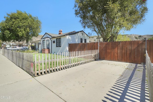 view of front of home featuring a fenced front yard and stucco siding