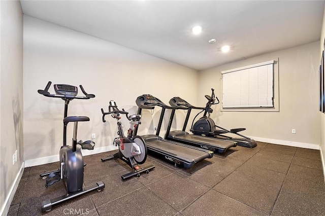 exercise room with recessed lighting and baseboards