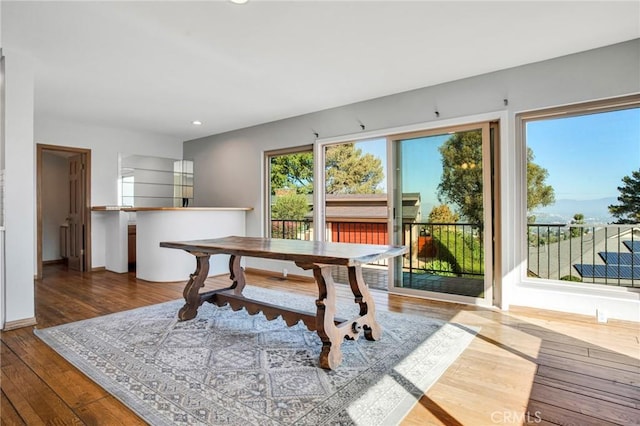 dining area with baseboards, recessed lighting, and hardwood / wood-style floors