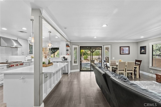 interior space with dark wood-style floors, baseboards, visible vents, and crown molding