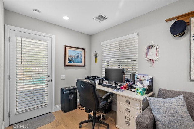 home office featuring baseboards, light wood-style flooring, visible vents, and recessed lighting