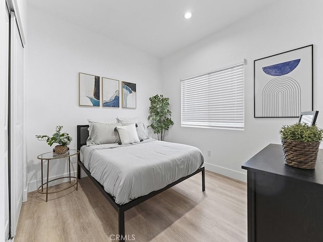 bedroom with recessed lighting, light wood-style flooring, and baseboards