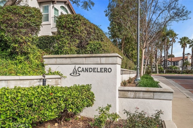 view of community / neighborhood sign