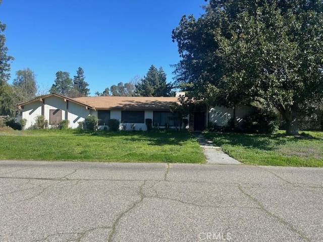 single story home with a front yard