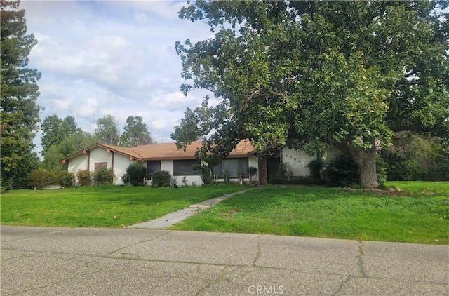 view of front of house featuring a front yard