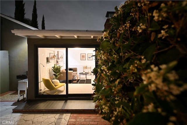 entrance to property with stucco siding