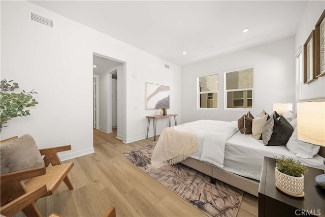 bedroom featuring recessed lighting, visible vents, light wood-style flooring, and baseboards