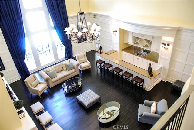 living area featuring a chandelier and a decorative wall