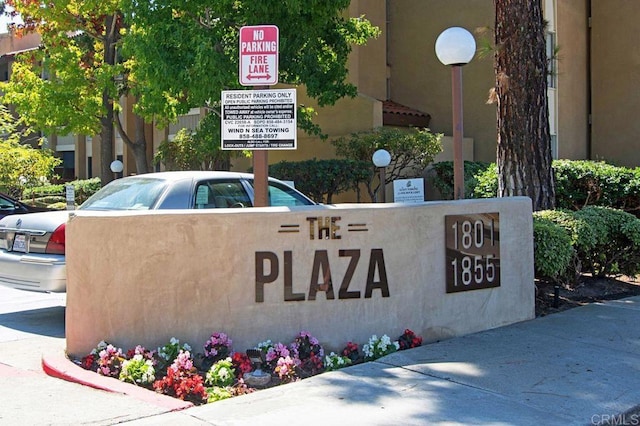 community sign featuring uncovered parking