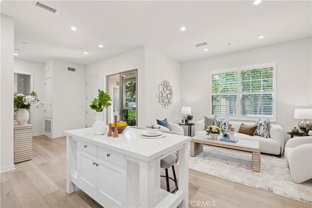 kitchen featuring light wood-style floors, visible vents, open floor plan, and recessed lighting