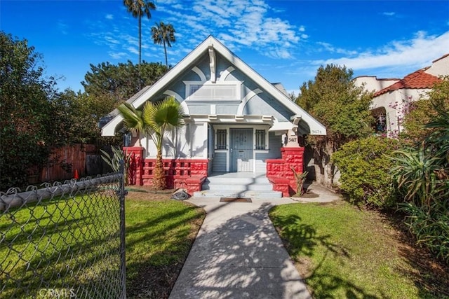 view of front facade with a front yard and fence