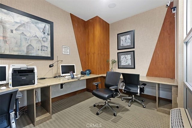 office area with carpet floors, built in study area, baseboards, and wallpapered walls