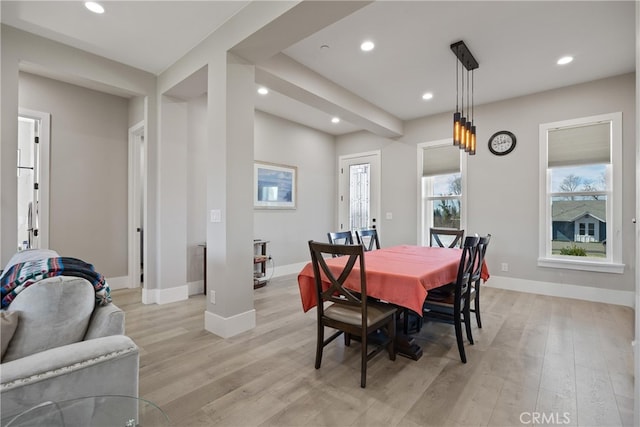 dining room with light wood-style floors, recessed lighting, and baseboards