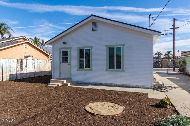 238 Stanford St, Santa Paula, CA 93060 - back of house