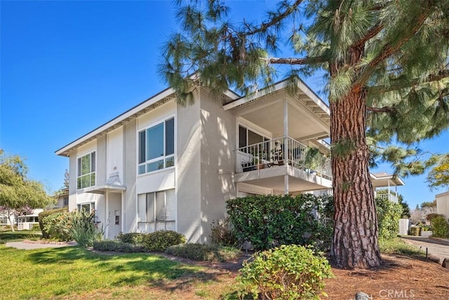 379 Avenida Castilla Unit Q, Laguna Woods, CA 92675 - view of front of property featuring a front lawn and stucco siding