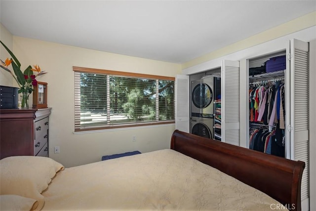 379 Avenida Castilla Unit Q, Laguna Woods, CA 92675 - bedroom with stacked washer / drying machine