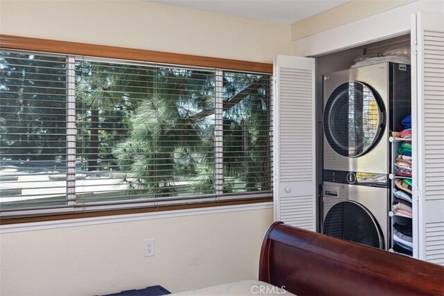 379 Avenida Castilla Unit Q, Laguna Woods, CA 92675 - laundry room with stacked washer and clothes dryer and laundry area