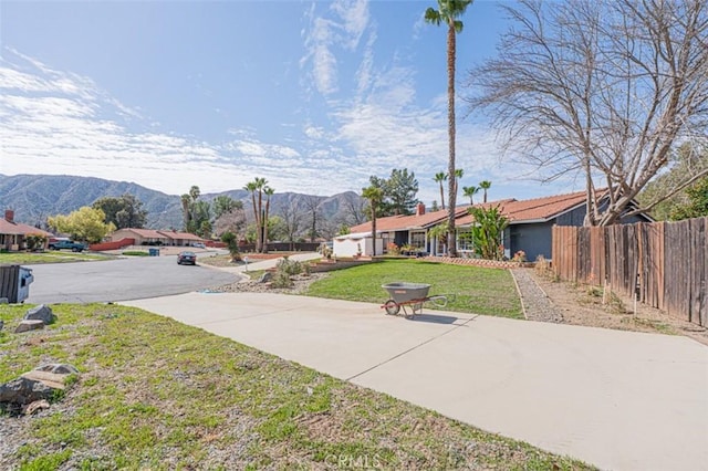 view of yard with fence and a mountain view