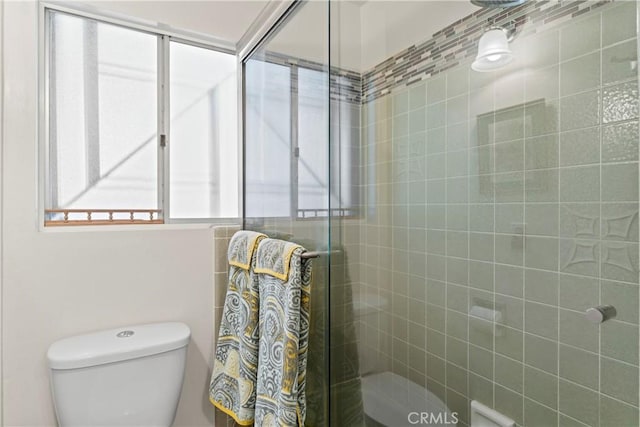 750 Zurich Dr, Lake Arrowhead, CA 92352 - bathroom featuring a shower stall and toilet
