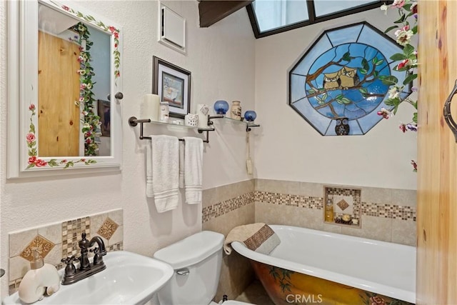 750 Zurich Dr, Lake Arrowhead, CA 92352 - bathroom with a sink, a freestanding tub, a textured wall, and toilet