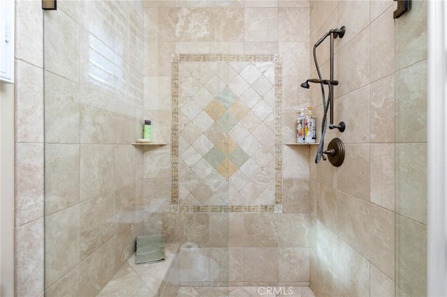 bathroom featuring tiled shower