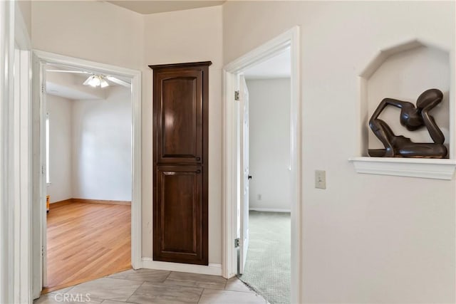 892 Breithorn Dr, Lake Arrowhead, CA 92352 - hall featuring baseboards