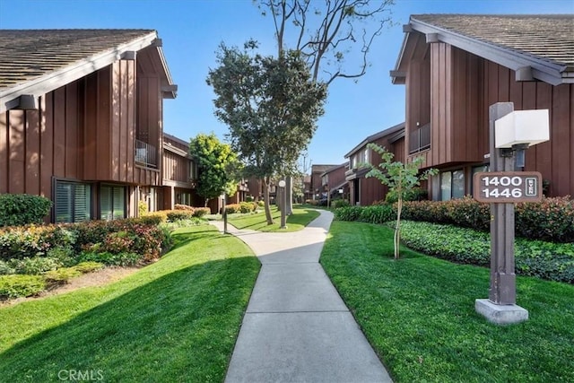 view of home's community featuring a yard