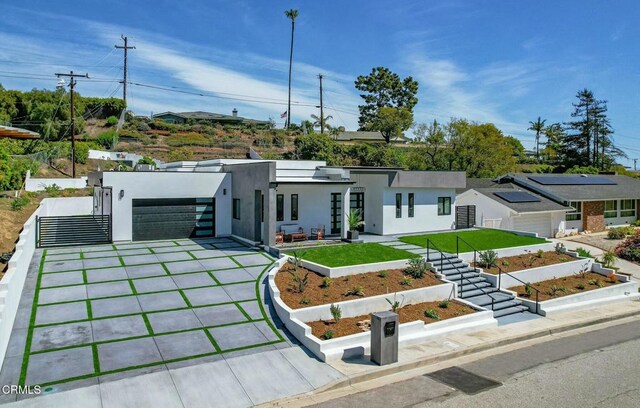 724 Via Arroyo, Ventura, CA 93003 - contemporary home with stucco siding and a front lawn