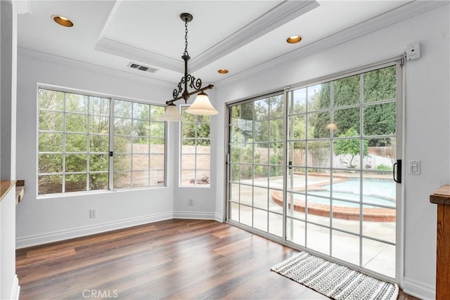 unfurnished sunroom with an inviting chandelier, visible vents, and a raised ceiling