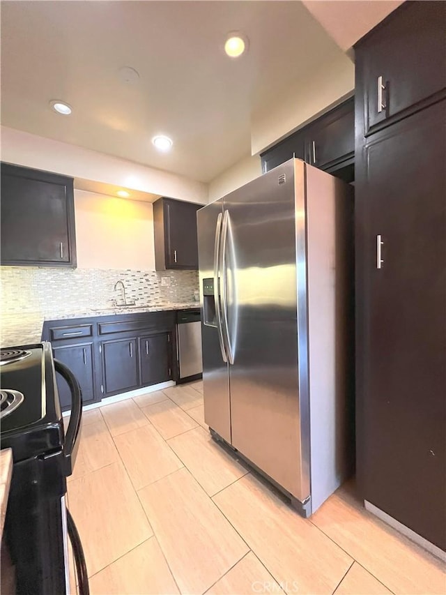 kitchen featuring stainless steel appliances, recessed lighting, a sink, and decorative backsplash