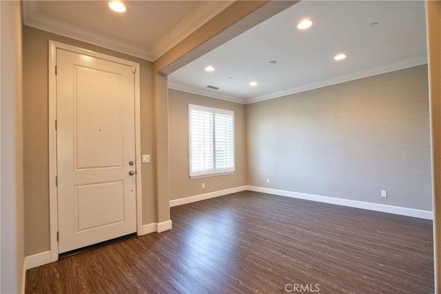 entryway with baseboards, visible vents, dark wood-style floors, ornamental molding, and recessed lighting