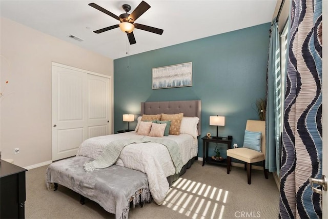 bedroom featuring a ceiling fan, a closet, carpet, baseboards, and visible vents