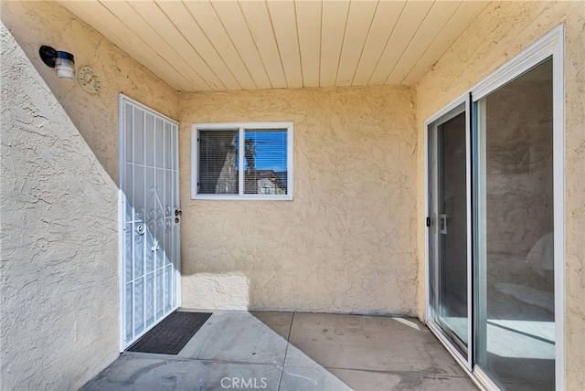 view of exterior entry featuring stucco siding