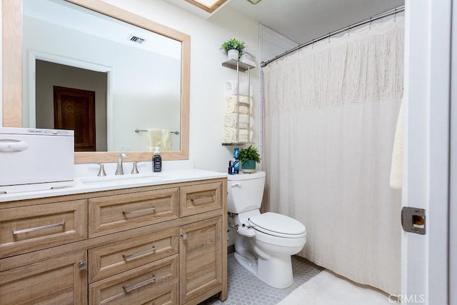 bathroom featuring toilet, visible vents, a shower with shower curtain, and vanity