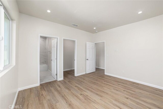 unfurnished bedroom featuring light wood-style floors, baseboards, visible vents, and recessed lighting