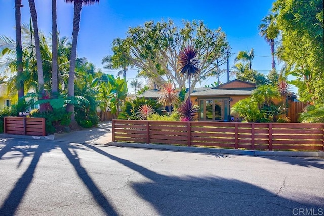 exterior space featuring a fenced front yard