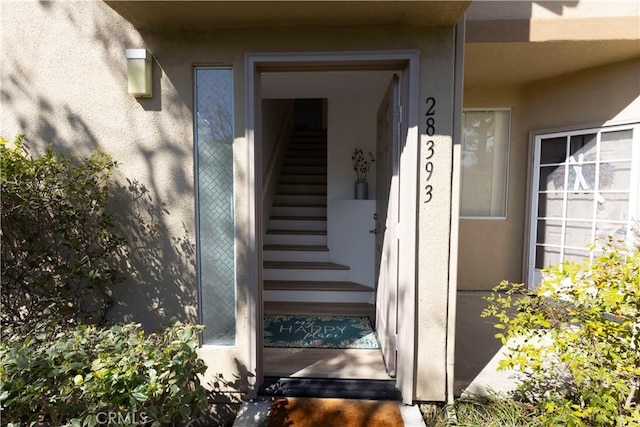 entrance to property with stucco siding