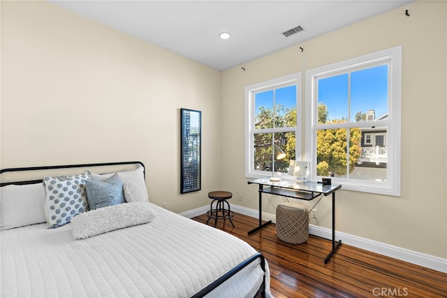 bedroom featuring visible vents, recessed lighting, baseboards, and wood finished floors