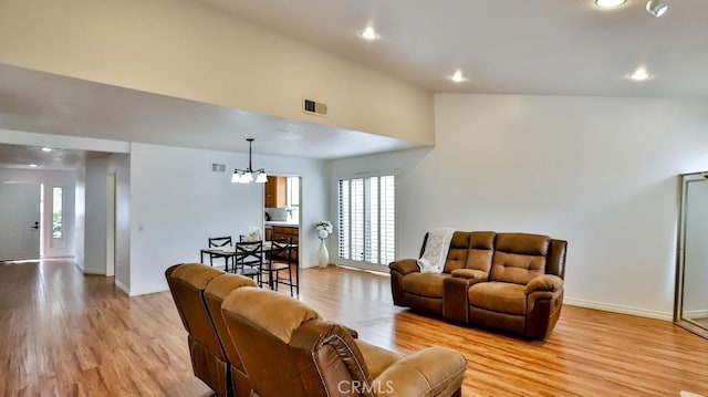 living area featuring light wood finished floors, visible vents, recessed lighting, and baseboards