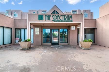 property entrance featuring stucco siding