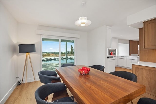 dining area with light wood-style floors, recessed lighting, and baseboards