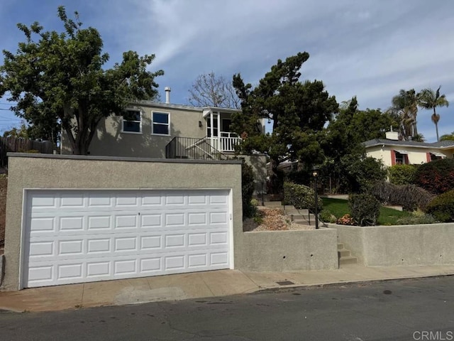 view of front facade with stucco siding