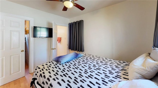 bedroom featuring light wood-style flooring and a ceiling fan