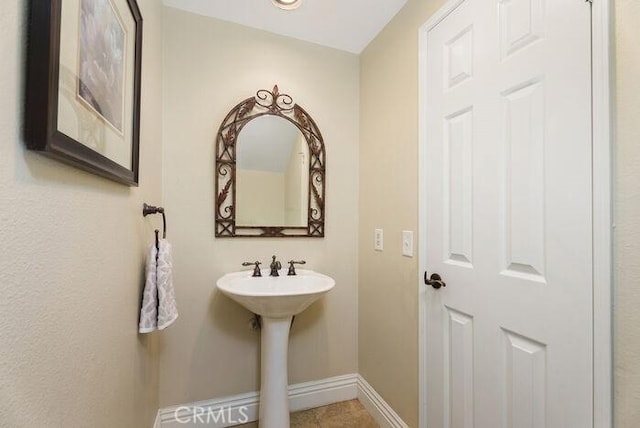 bathroom with baseboards