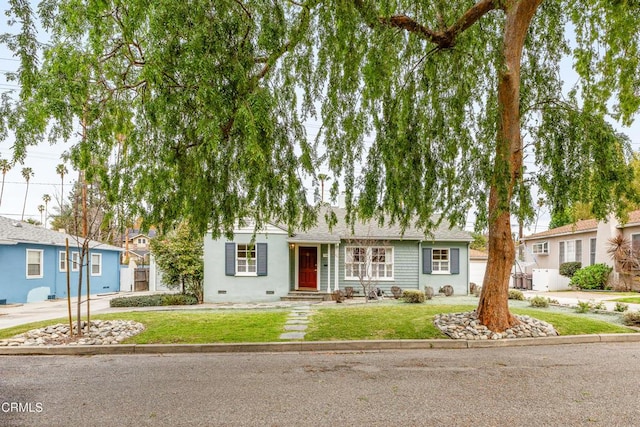 single story home featuring a front lawn and crawl space